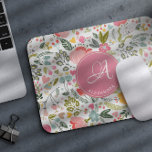 Alfombrilla De Ratón Nombre monogramado de las flores rosadas de color<br><div class="desc">Patrón de moda femenina monograma nombre almohadilla inicial del ratón con colorido de color acuático florecimiento botánico y follaje. Un regalo perfecto para ella en su cumpleaños,  aniversario,  boda,  ducha de novia,  para una dama de honor,  graduada o como regalo de Navidad.</div>