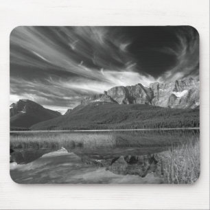 Alfombrilla De Ratón Nubes cirrus sobre el lago Waterfowl, Banff