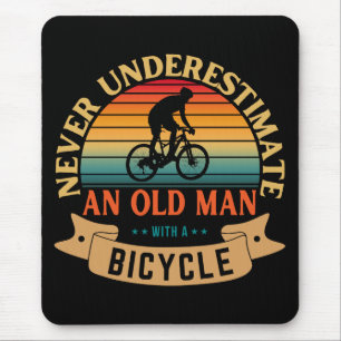 Alfombrilla De Ratón Nunca subestimes a un anciano con una bicicleta