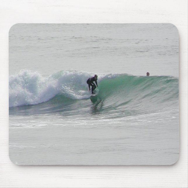 Alfombrilla De Ratón Olas oceánicas que practican surf a personas que (Frente)