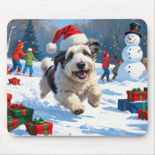 Alfombrilla De Ratón Old English Sheepdog corriendo en nieve con sombre