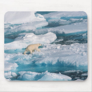 Alfombrilla De Ratón Oso polar que camina en el mar