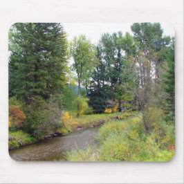 Alfombrilla De Ratón Otoño Temprano junto a un arroyo en Montana Alfomb