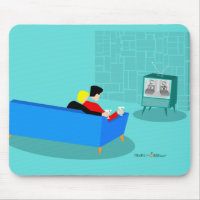 Pareja gay retro viendo Mousepad de TV