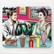 Pareja retro de los años 1950 en Diner