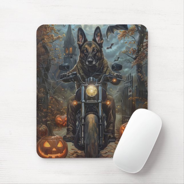 Alfombrilla De Ratón Pastor belga montando motocicleta Halloween Scary (Con ratón)