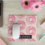 Alfombrilla De Ratón Patrón de Donuts de color rosa moderno con nombre<br><div class="desc">Patrón de Donuts de color rosa moderno con nombre</div>