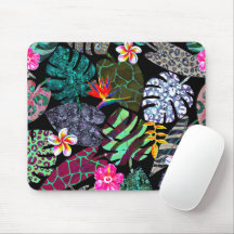 Patrón de hojas y flores tropicales vibrantes