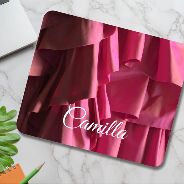 Alfombrilla De Ratón Patrón personalizado de rúbricas rosadas calientes (Glam up your workday with this personalized and pretty hot pink ruffle pattern modern mouse pad! )