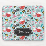 Alfombrilla De Ratón Patrón suhi azul mate<br><div class="desc">El patrón de sushi japonés Kawaii sobre fondo azul decora este ratón.  El patrón incluye sushi,  tazones de arroz,  salsa de soja,  palillos y mucho más. Un patrón divertido para un amante del sushi. Diseñado para usted por Blackberry Boulevard.</div>