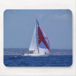 Alfombrilla De Ratón Pequeño yate que fija un Spinnaker