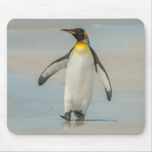 Alfombrilla De Ratón Pingüino caminando en la playa