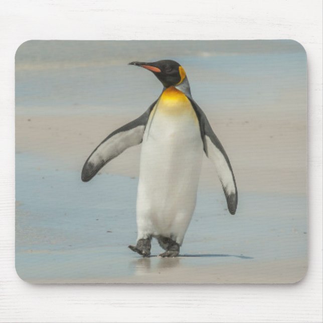 Alfombrilla De Ratón Pingüino caminando por la playa (Frente)