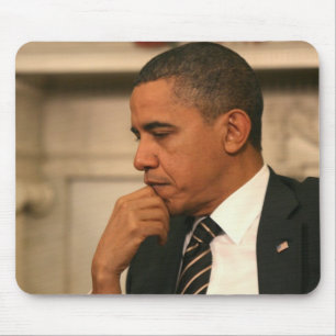 Alfombrilla De Ratón Presidente Barack Obama reflexiona mientras se reú