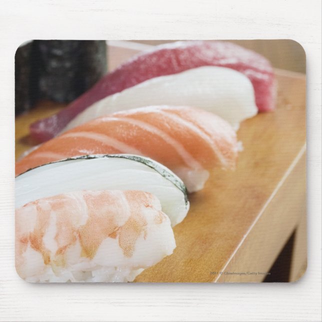 Alfombrilla De Ratón Primer del sushi en una tabla (Frente)