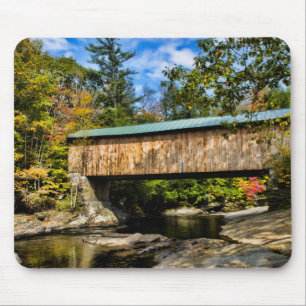 Alfombrilla De Ratón Puente cubierto de Montgomery con follaje otoñal