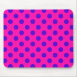 Alfombrilla De Ratón Puntos de polka azul en fuchsia<br><div class="desc">Puntos de polka azul en fuchsia</div>
