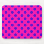 Alfombrilla De Ratón Puntos de polka azul en fuchsia<br><div class="desc">Puntos de polka azul en fuchsia</div>