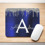 Alfombrilla De Ratón Purpurina azul de la marina de plata Nombre de mon<br><div class="desc">Purpurina de espuma metálica de Relieve metalizado de imitación azul de plata y marina cepillado Nombre de monograma Metalizado y Mousepad inicial (almohadilla de ratón). Esto hace que el dulce perfecto cumpleaños 16, boda, ducha de novia, aniversario, ducha de bebé o fiesta de soltera sea regalo para alguien que ama...</div>