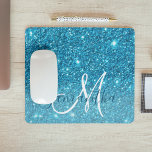 Alfombrilla De Ratón Purpurina azul moderno marca nombre personalizado<br><div class="desc">Presentamos nuestra moderna colección de nombres personalizados de Purpurina azul Sparkles, disponible exclusivamente en Zazzle! Esta deslumbrante línea de productos es perfecta para añadir un toque de glamour y personalización a sus productos básicos cotidianos. Podrá disfrutar de las vibraciones modernas y glamorosas de nuestra colección de nombres personalizados de Purpurinas...</div>