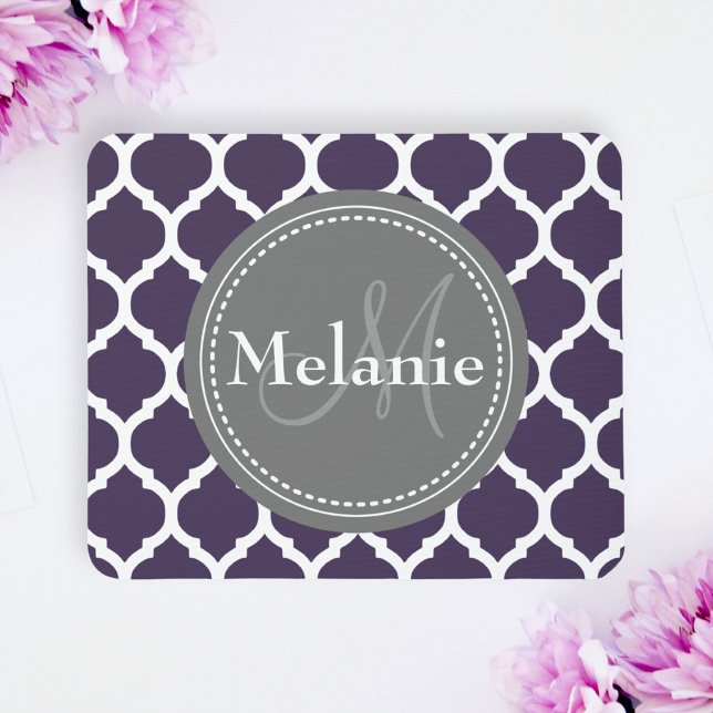 Alfombrilla De Ratón Quatrefoil morado y gris monogramado (Subido por el creador)