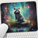 Alfombrilla De Ratón Racconón forestal encantado personalizado<br><div class="desc">Traiga un toque de encanto de los bosques a su espacio de trabajo con este teclado personalizado de ratón con un adorable mapache explorando un bosque encantado. La escena caprichosa, llena de una flora y una fauna vibrantes, crea un ambiente agradable para su trabajo o juego. Hazlo verdaderamente único añadiendo...</div>
