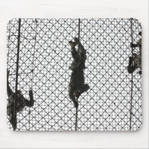 Alfombrilla De Ratón reclutas que completan un obstáculo