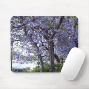 Alfombrilla De Ratón **"Reflejos de Jacaranda: Casas flotantes en el Mu
