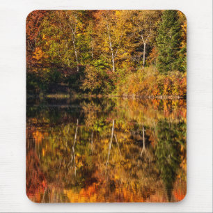 Alfombrilla De Ratón Reflexión de otoño en Coffin Pond