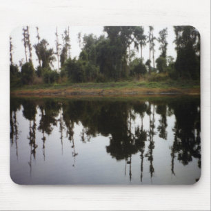 Alfombrilla De Ratón Reflexionando sobre el río