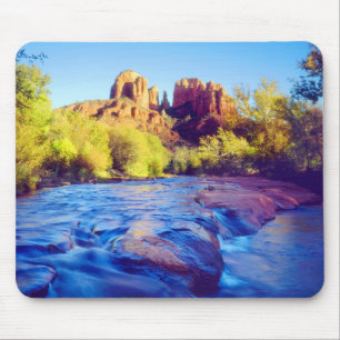 Alfombrilla De Ratón Roca de la Catedral reflejada en Oak Creek, Arizon
