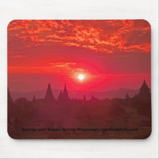 Alfombrilla De Ratón Salida del sol sobre el llano de templos en Bagan,