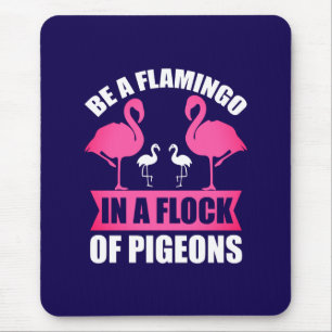 Alfombrilla De Ratón Ser Un Flamenco En Una Bandada De Palomas