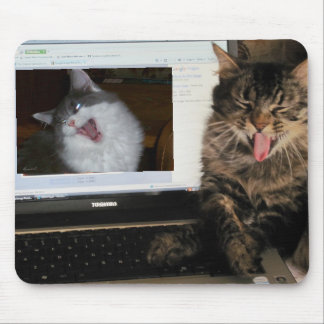 Alfombrilla De Ratón Sharing a laugh on video Zoom mouse pad