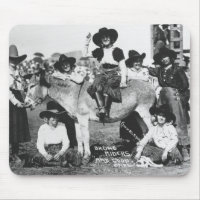 Siete vaqueras del rodeo jocosamente que presentan