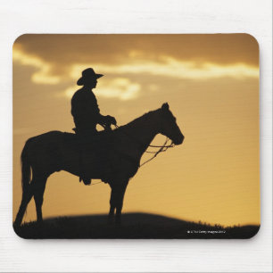 Alfombrilla De Ratón Silueta de vaquero a caballo al atardecer o