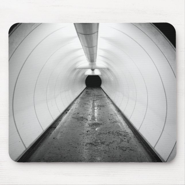 Alfombrilla De Ratón Singapur. Un túnel peatonal iluminado en (Frente)