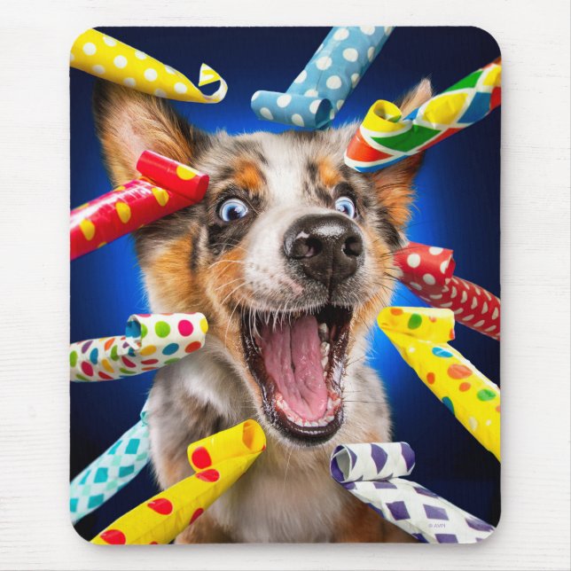 Alfombrilla De Ratón Sopladores de fiesta de perro feliz (Frente)