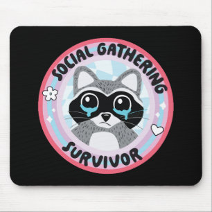 Alfombrilla De Ratón Superviviente de reunión social mapache divertido
