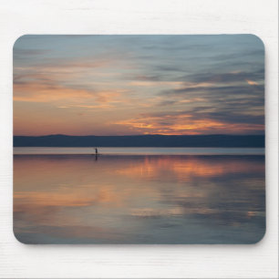 Alfombrilla De Ratón Surfista arrastrándose hacia la costa