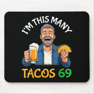 Alfombrilla De Ratón Tantos Tacos Tengo 69 Años Hombre Bebiendo Cerveza