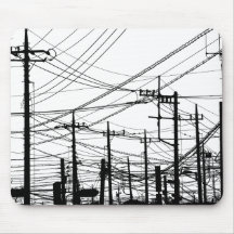 Teléfono antiguo y líneas de alimentación