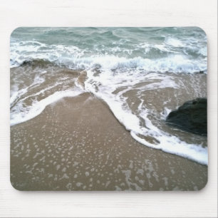 Alfombrilla De Ratón The Tide Washing Ashore Over the Rocks