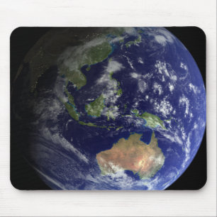 Alfombrilla De Ratón Tierra llena del espacio que muestra Australia