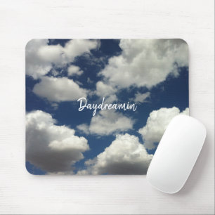 Alfombrilla De Ratón Tipografía Daydreamin del cielo azul nublado minim