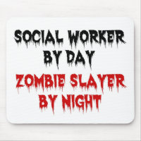 Trabajador social por día Zombie Slayer por noche