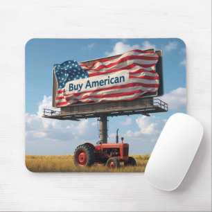 Alfombrilla De Ratón Tractor antiguo bajo una valla publicitaria patrió