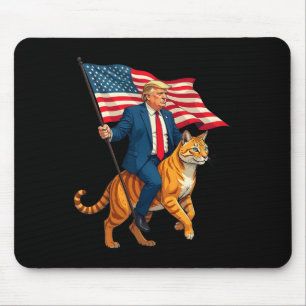 Alfombrilla De Ratón Trump Montando Un Gato Con Bandera Estadounidense