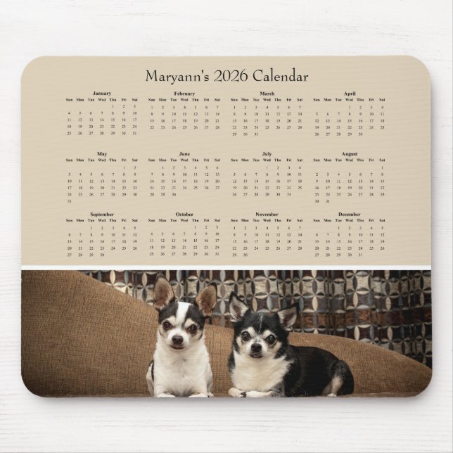 Alfombrilla De Ratón Two Adorable Chihuahuas on a Sofa – 2026 Calendar (Frente)