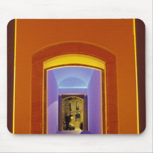 Alfombrilla De Ratón UE, España, Barcelona. Puerta iluminada cerca de P